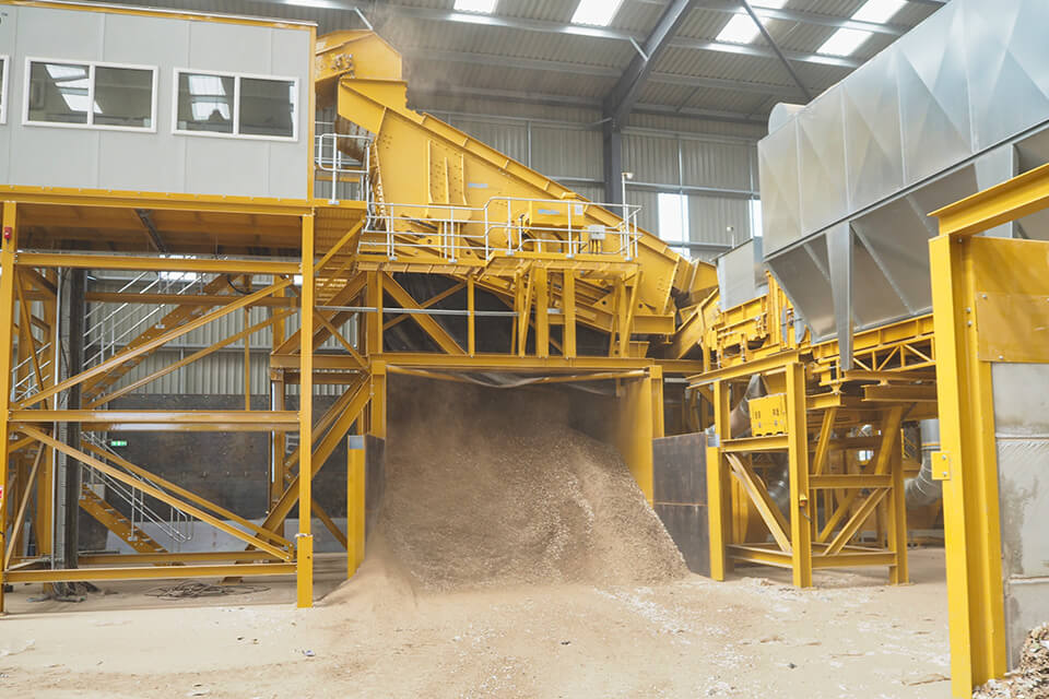 Spannwellensiebmaschine Technologie im Bauschuttrecycling - hier in einer 3D COMBI Siebmaschine von SPALECK