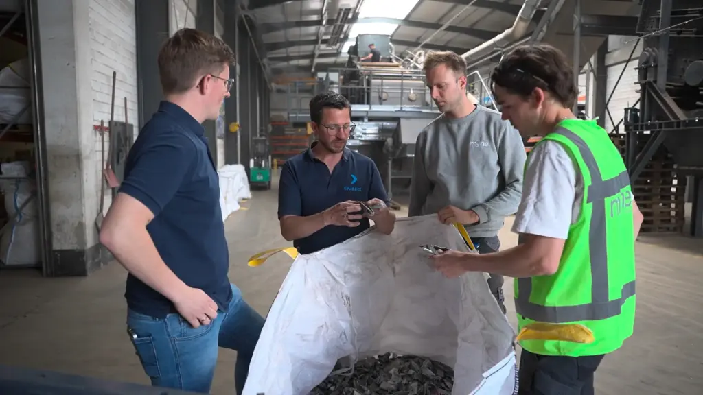 Besprechung der Siebergebnisse nach einem Siebversuch im SPALECK TestCenter